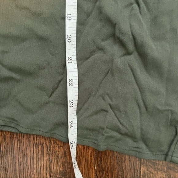 NWT Torrid size 2X green gauze cold shoulder top - Picture 5 of 7